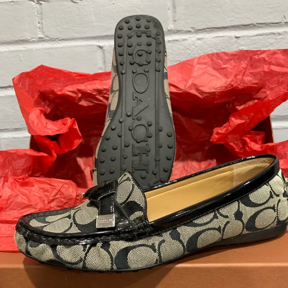 Coach signature black paten leather loafers. Size 8 - Picture 4 of 6